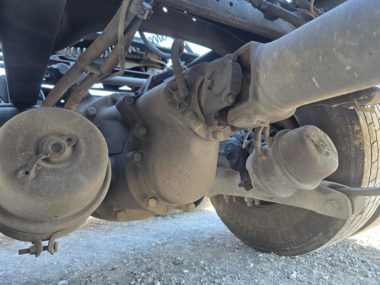 2015-peterbilt-579-image-98