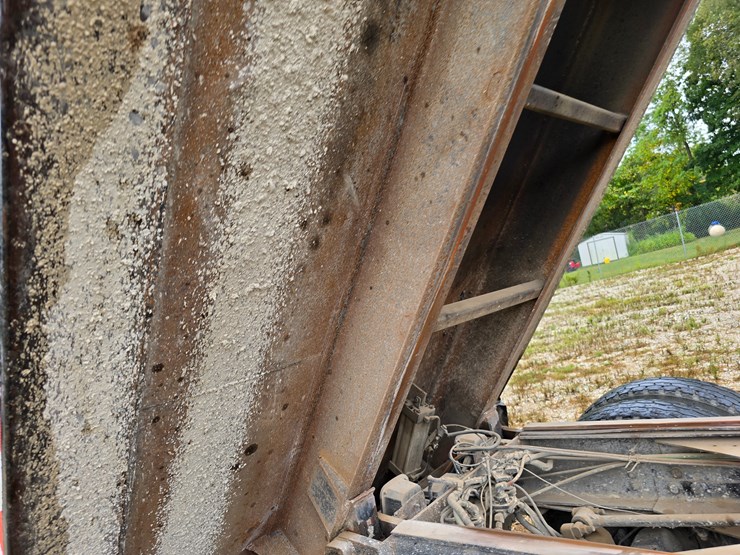 1999-sterling-l9511-image-65