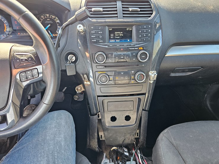 2017-ford-explorer-image-34