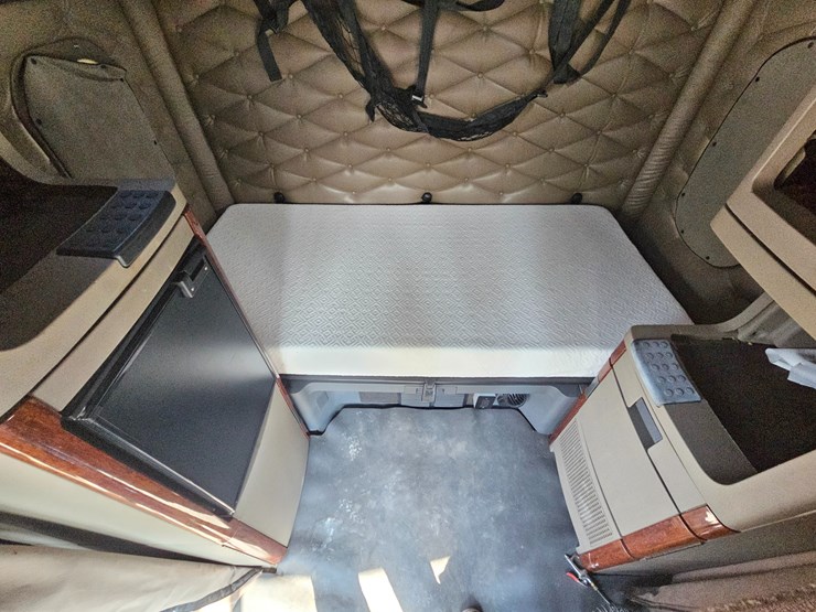 2016-freightliner-cascadia-125-image-72