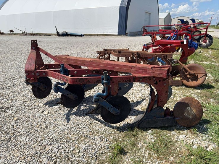 3-bottom-mounted-plow-image-7