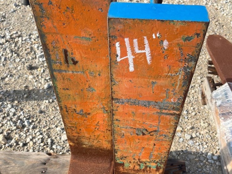 (1)-pair-of-44"-forklift-forks-image-2