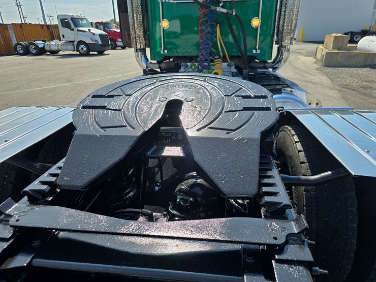 2014-peterbilt-388-image-141