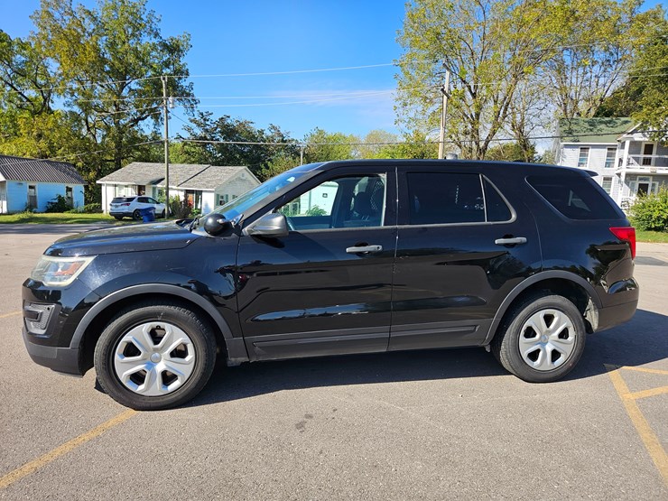 2017-ford-explorer-image-5