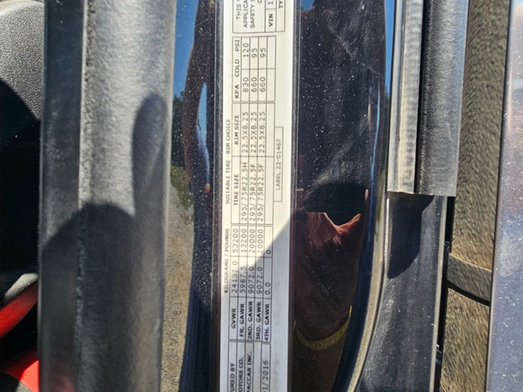 2017-peterbilt-579-image-54