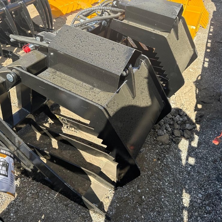 New GiYi Co Hydraulic Skidloader Hollow Bottom Grapple Bucket Model GY-HWG72