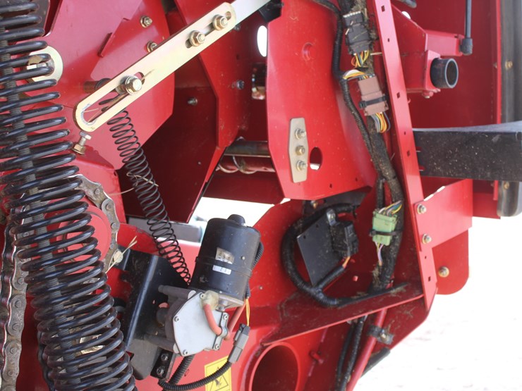 2015-new-holland-roll-belt-560-image-58