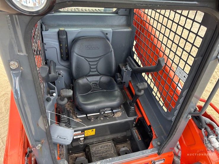 2016-kubota-ssv65-image-12