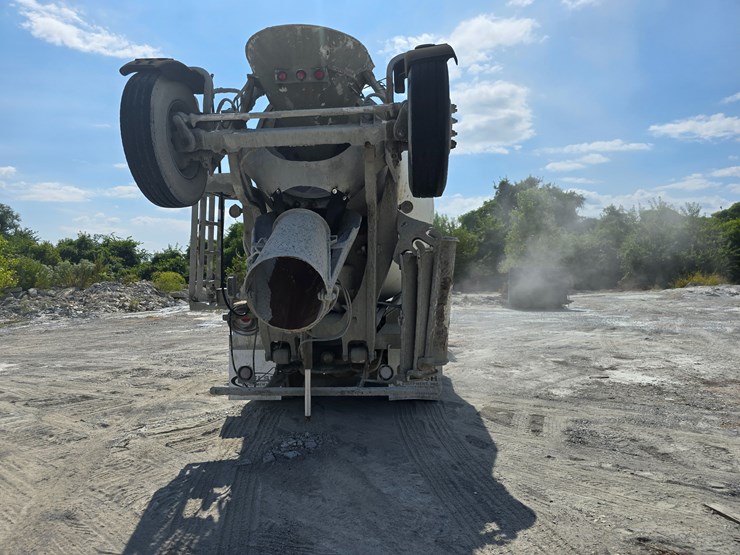 2014-peterbilt-365-image-24