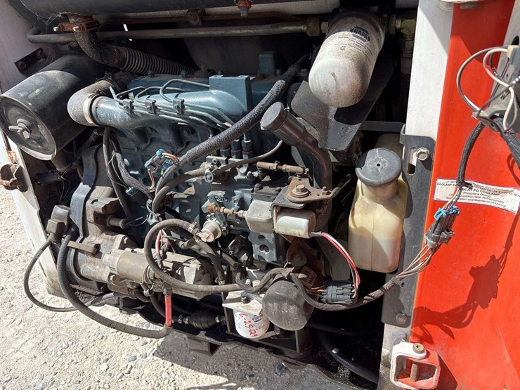 wheel-loader-skid-steer-image-8