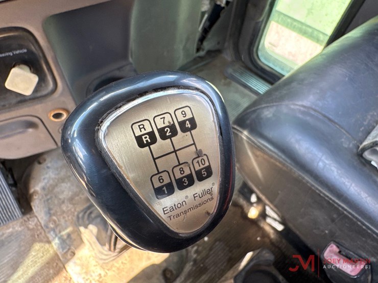 2013-peterbilt-386-image-19