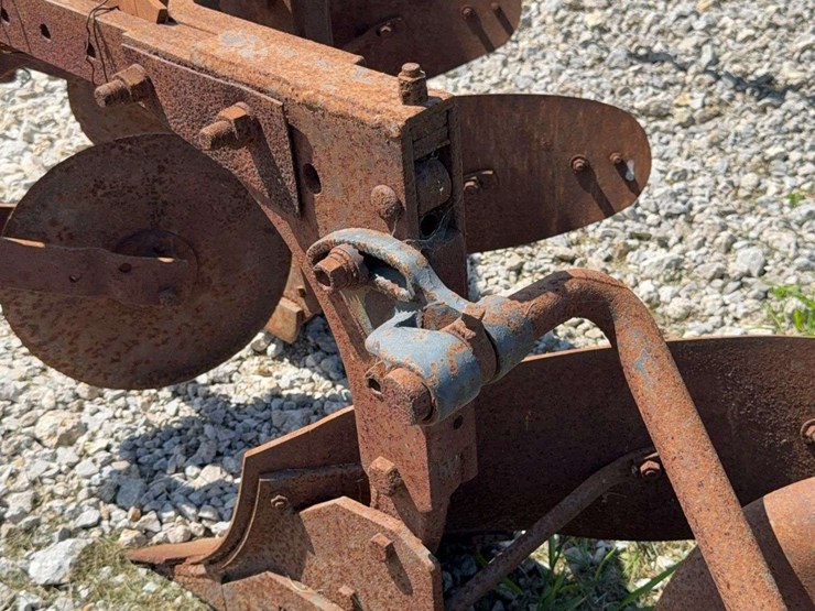 3-bottom-fast-hitch-plow-image-15