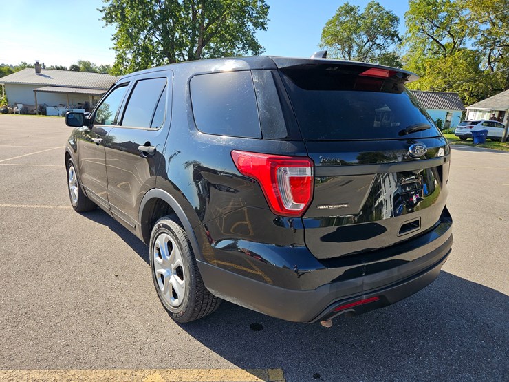 2017-ford-explorer-image-9