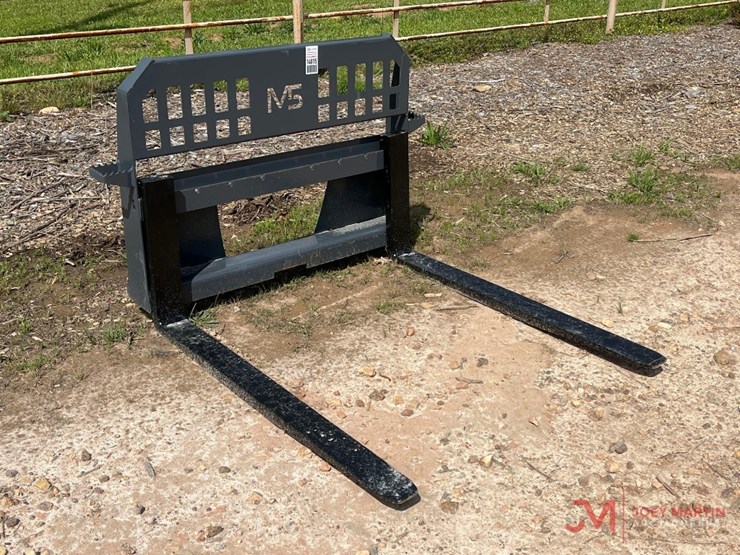(new)-m5-48"-pallet-forks-&-frame-image-1