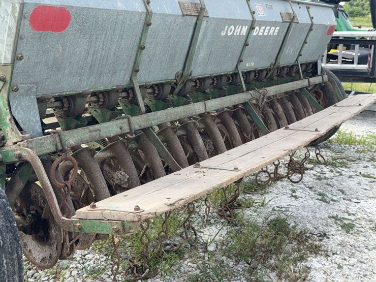john-deere-model-b-planter-image-33