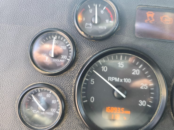 2014-peterbilt-365-image-81