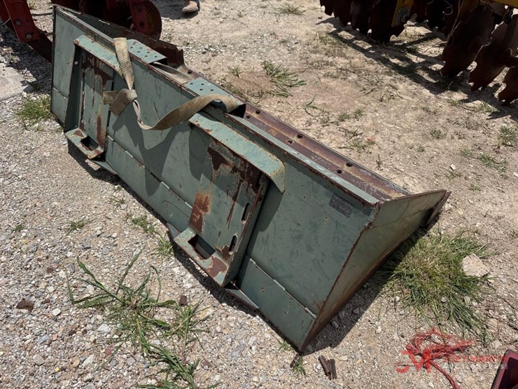 69"-smooth-bucket-w/-bolt-on-cutting-edge-skid-steer-attachment-image-2