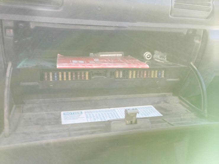 2000-gmc-w3500-image-38