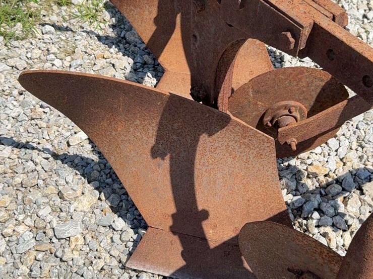 3-bottom-fast-hitch-plow-image-10