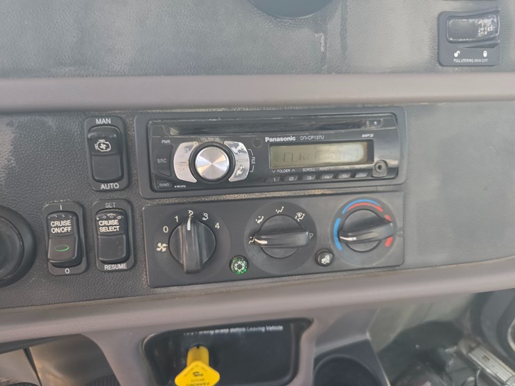 2014-peterbilt-365-image-84