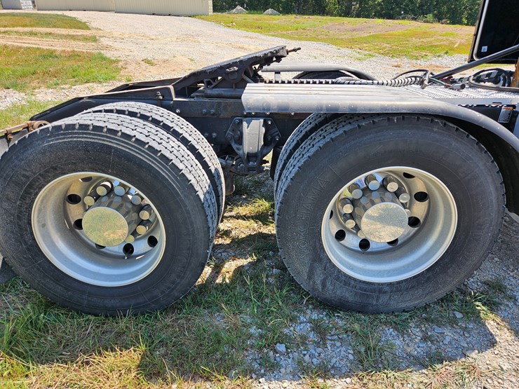 2017-peterbilt-579-image-90