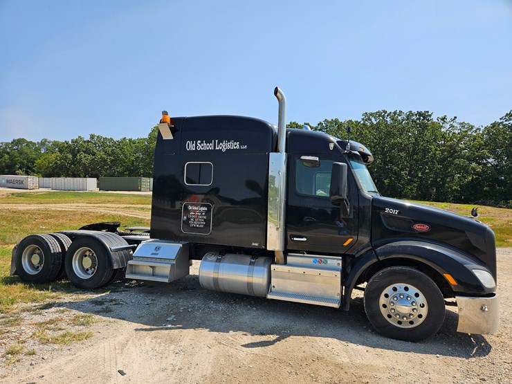 2017-peterbilt-579-image-26