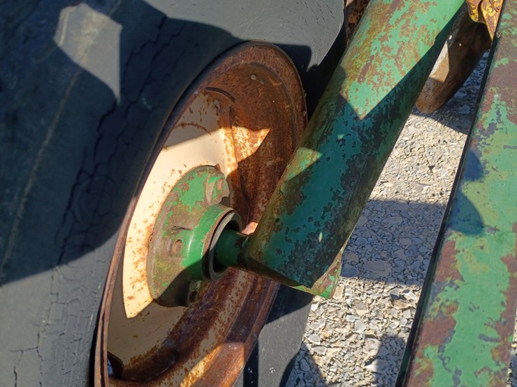john-deere-12-image-23