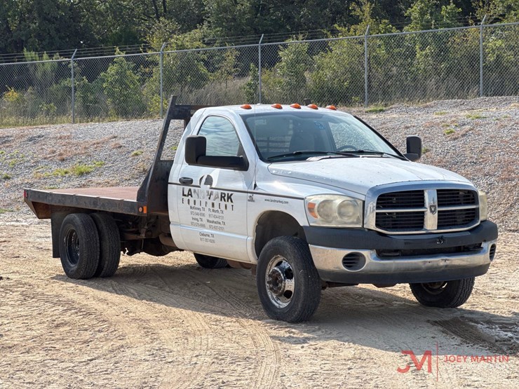 2007-dodge-ram-flatbed-pickup-truck-image-1