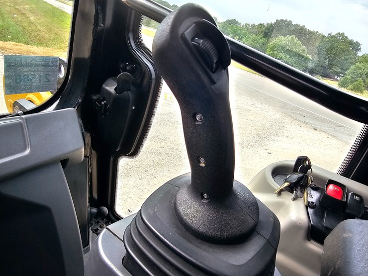 2023-caterpillar-953-image-54