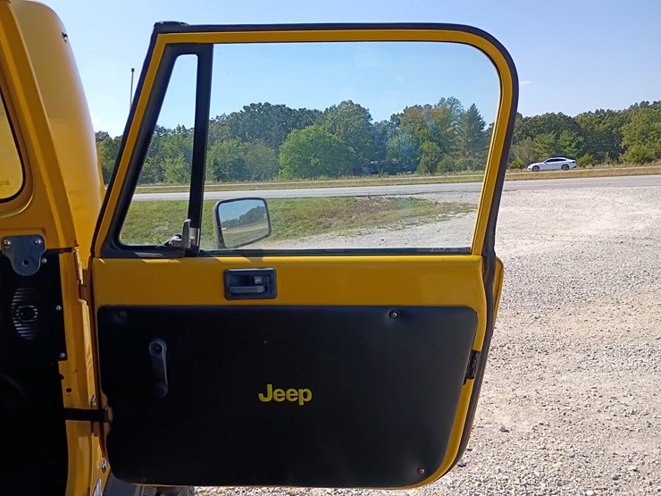 1995-jeep-wrangler-image-32