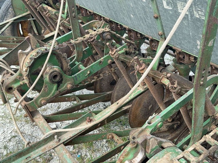 john-deere-model-b-planter-image-16