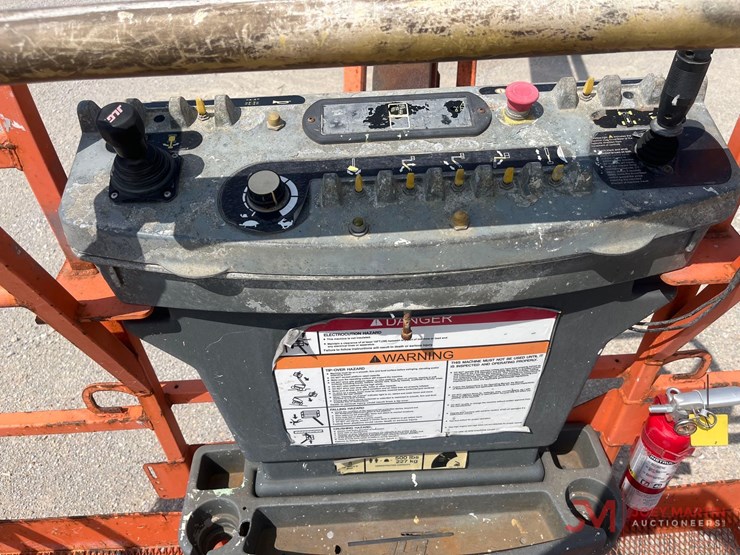 2016-jlg-800aj-image-15