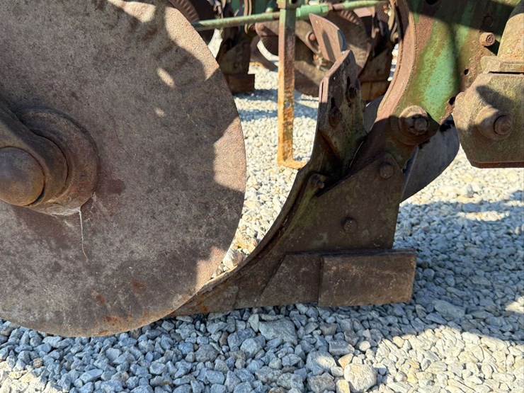john-deere-4-bottom-pull-type-plow-image-27