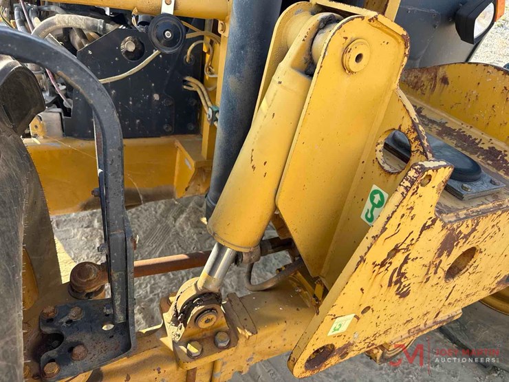caterpillar-th83-image-15