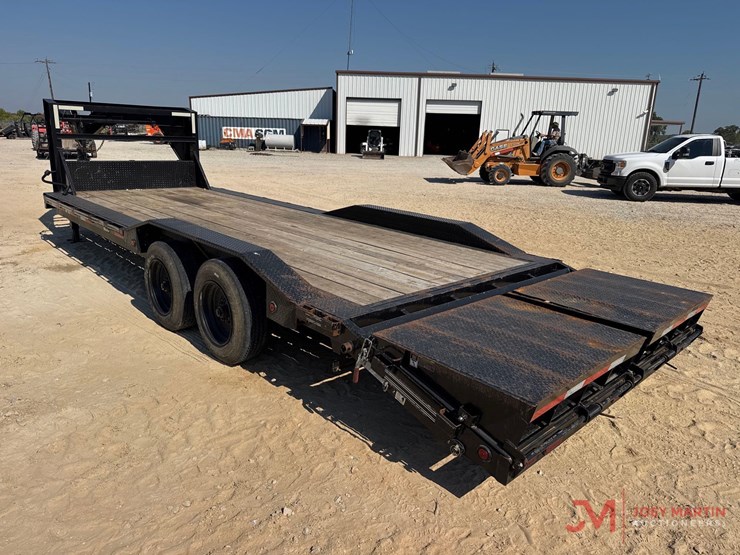 2023-custom-trailer-image-3