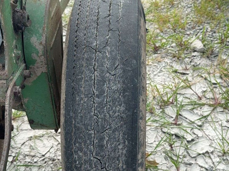 john-deere-model-b-planter-image-37