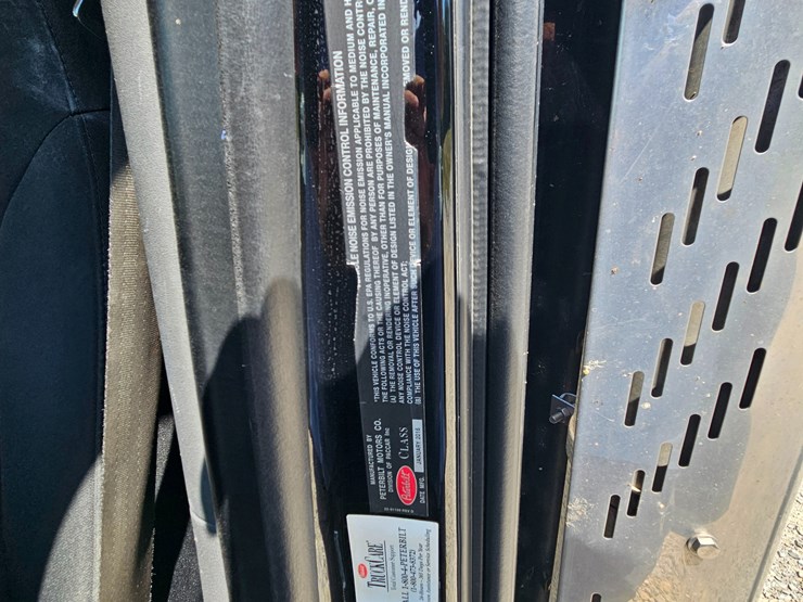 2017-peterbilt-579-image-55