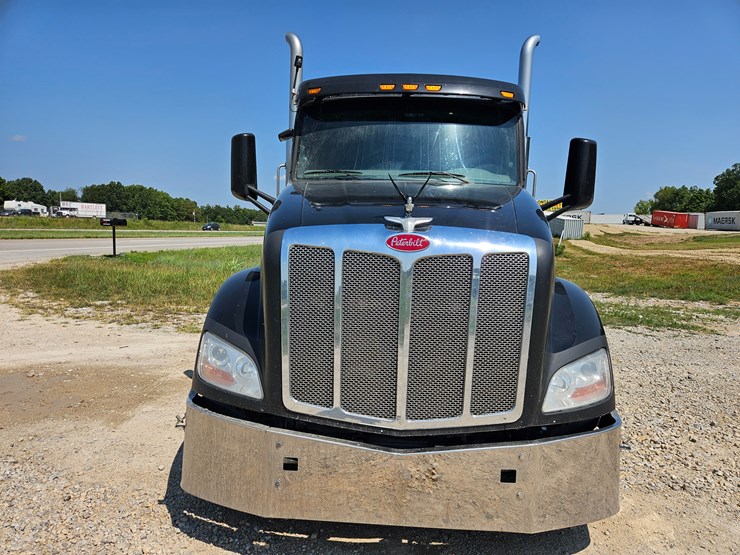 2017-peterbilt-579-image-31