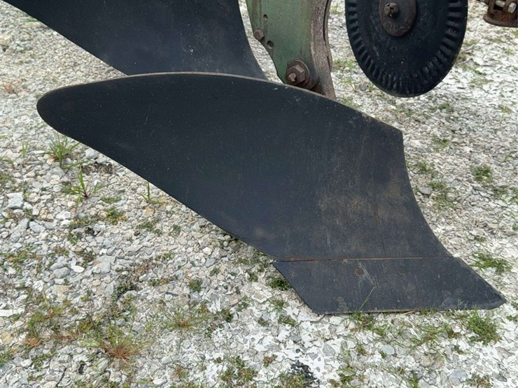 john-deere-4-bottom-plow-image-16