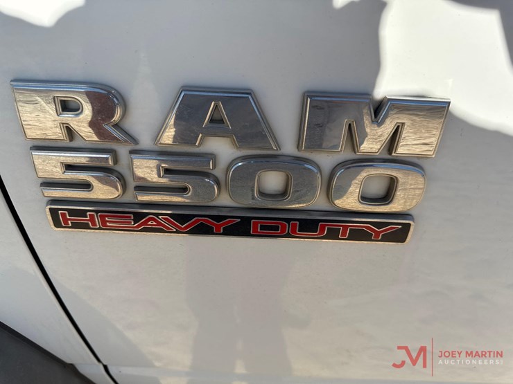 2014-ram-5500-heavy-duty-flat-bed-truck-image-7