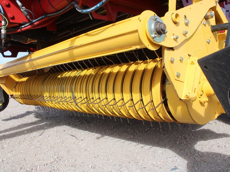 2015-new-holland-roll-belt-560-image-25
