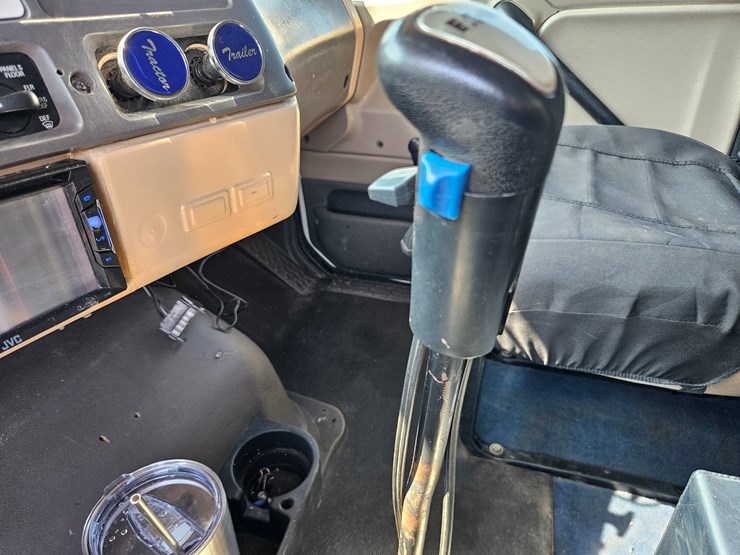 2006-sterling-l9500-image-89