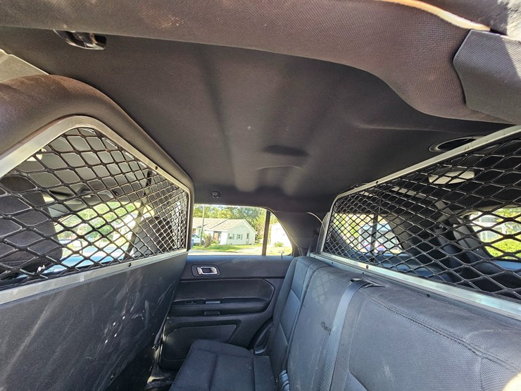 2017-ford-explorer-image-45