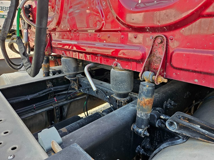 2016-freightliner-cascadia-125-image-105