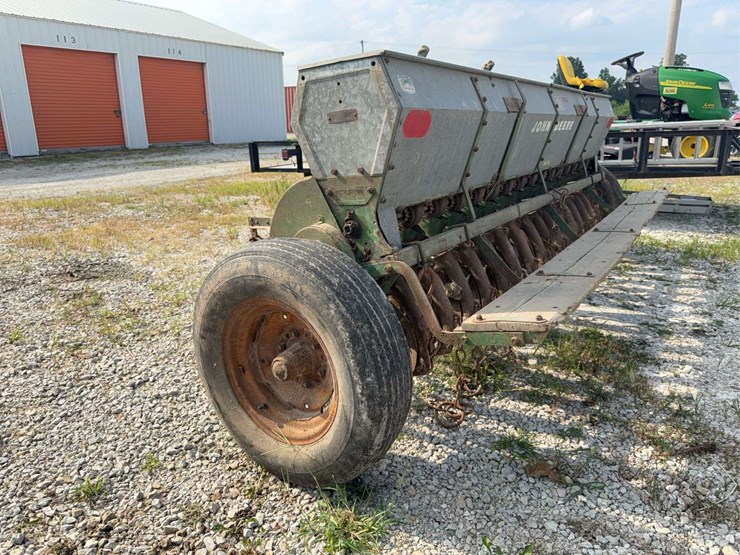 john-deere-model-b-planter-image-4