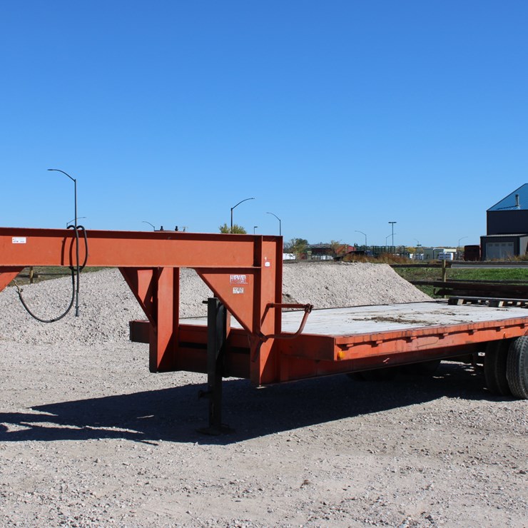 #2104 • #2104 1981 Hale Gooseneck Trailer