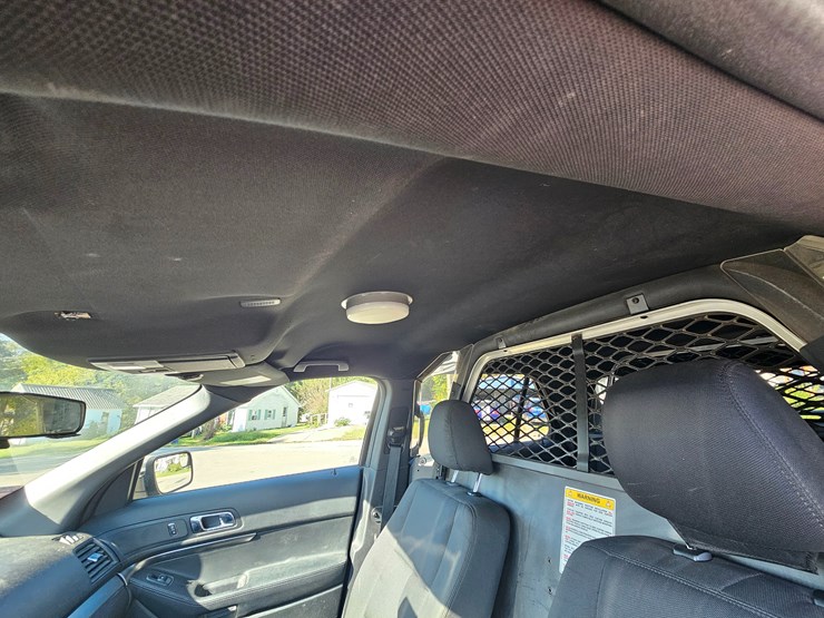 2017-ford-explorer-image-30