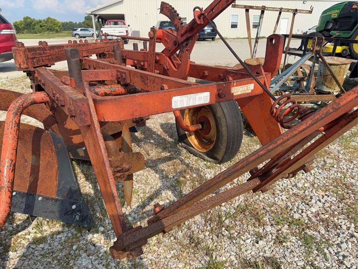 case-four-bottom-plow-image-19