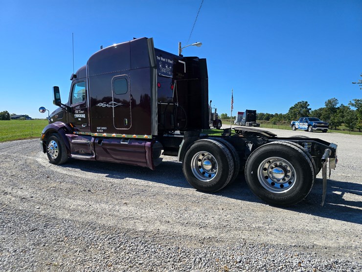 2015-peterbilt-579-image-14