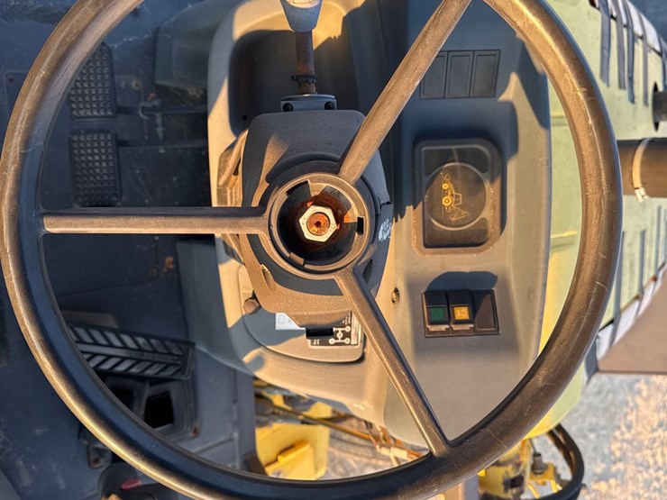 new-holland-b95-image-15